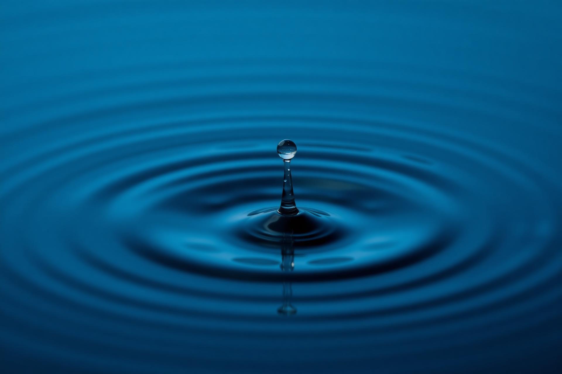 Agua pura cristalina